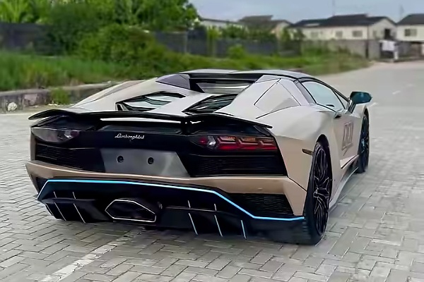 Davido’s Lamborghini Aventador Gets New Wrap With Customized “001” Decal, “Omo Baba Olowo” Painting - autojosh