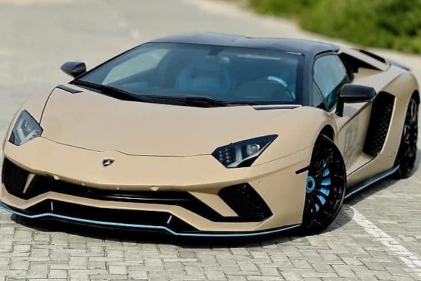 Davido’s Lamborghini Aventador Gets New Wrap With Customized “001” Decal, “Omo Baba Olowo” Painting - autojosh