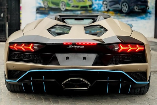 Davido’s Lamborghini Aventador Gets New Wrap With Customized “001” Decal, “Omo Baba Olowo” Painting - autojosh