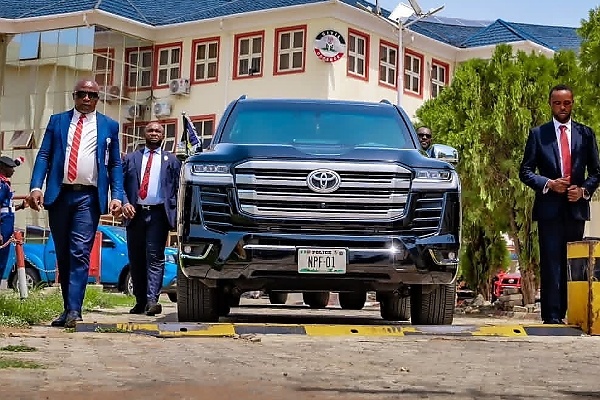 “NPF 01” : Moment IGP Arrived For His Historic Visit To NSCDC HQ In An Armored Toyota Land Cruiser 300 SUV - autojosh