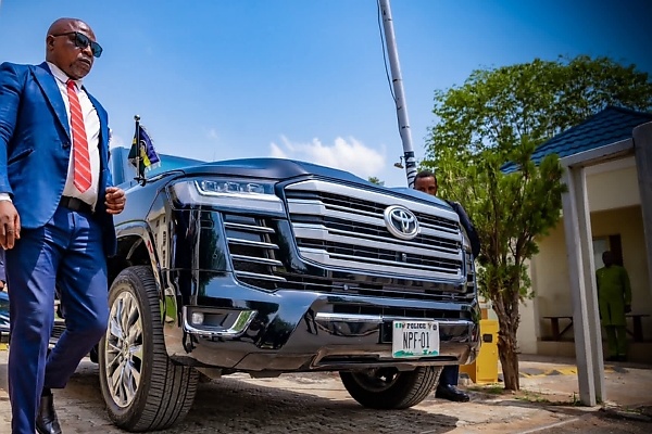 “NPF 01” : Moment IGP Arrived For His Historic Visit To NSCDC HQ In An Armored Toyota Land Cruiser 300 SUV - autojosh