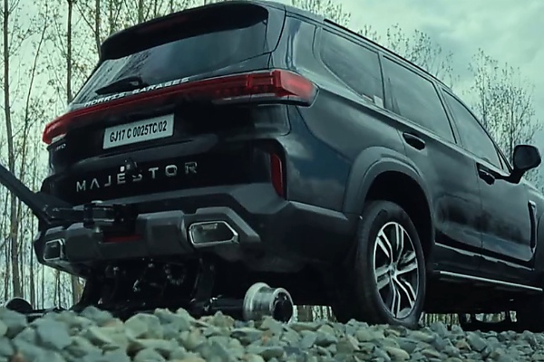 MG Majestor Sets New Guinness World Record Title For The “Heaviest Train Pulled By A SUV On Rail” - autojosh