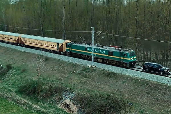 MG Majestor Sets New Guinness World Record Title For The “Heaviest Train Pulled By A SUV On Rail” - autojosh