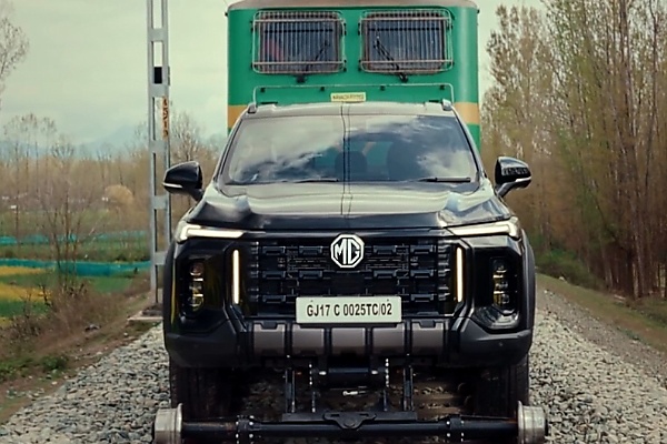 MG Majestor Sets New Guinness World Record Title For The “Heaviest Train Pulled By A SUV On Rail” - autojosh