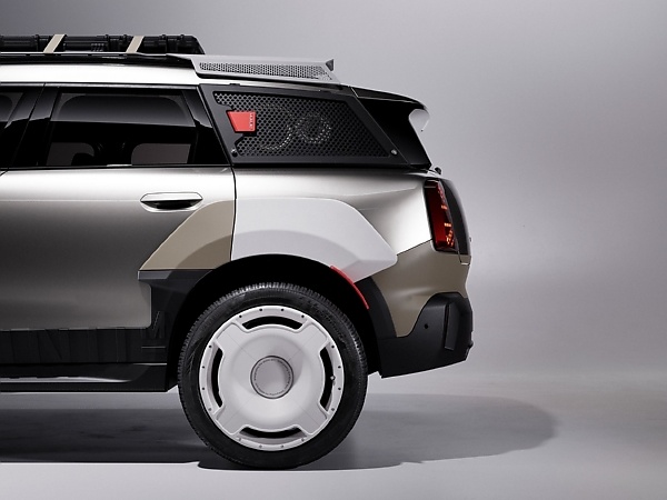 Vagabund Transforms Two MINI Countryman S Into Mobile Sound Stages With Speakers, Tweeters And Subwoofers - autojosh 