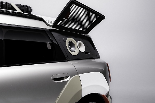Vagabund Transforms Two MINI Countryman S Into Mobile Sound Stages With Speakers, Tweeters And Subwoofers - autojosh 