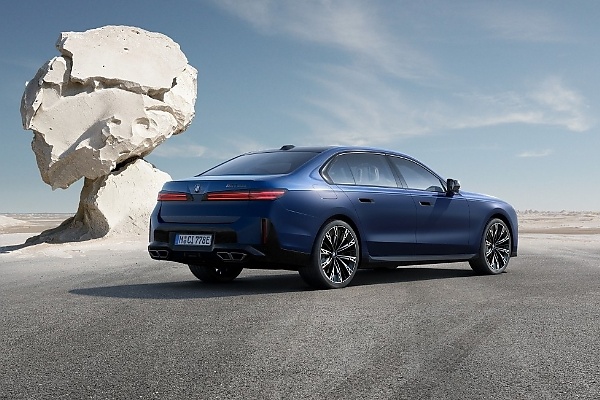 Photos : Refreshed 2027 BMW 7 Series, i7 Electric - autojosh 