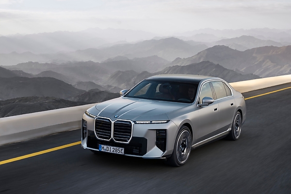 Photos : Refreshed 2027 BMW 7 Series, i7 Electric - autojosh 
