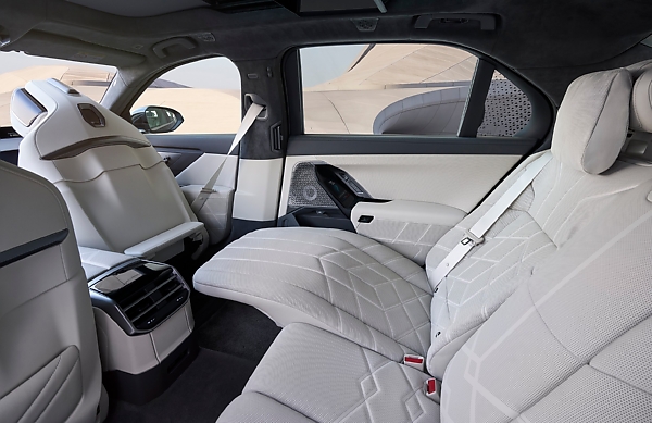 Photos : Refreshed 2027 BMW 7 Series, i7 Electric - autojosh 