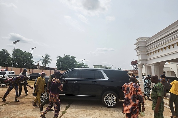 Photos : Soun Of Ogbomoso Adds Second Cadillac Escalade, An Armored SUV, To His Collection  - autojosh 