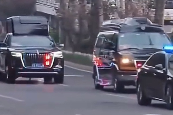 Mysterious Chinese-made SUVs With Huge Custom Roofs Featured In Trump’s Motorcade In Beijing - autojosh 