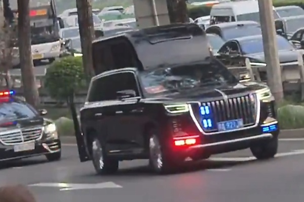 Mysterious Chinese-made SUVs With Huge Custom Roofs Featured In Trump’s Motorcade In Beijing