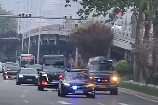 Mysterious Chinese-made SUVs With Huge Custom Roofs Featured In Trump’s Motorcade In Beijing - autojosh 