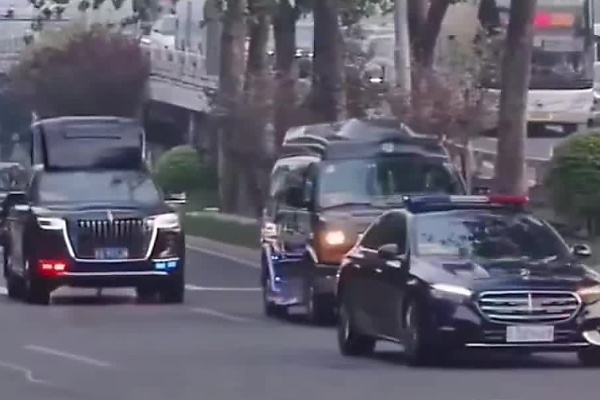 Mysterious Chinese-made SUVs With Huge Custom Roofs Featured In Trump’s Motorcade In Beijing - autojosh 