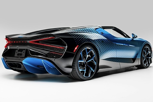 Dragonfly-inspired Bugatti W16 Mistral ‘Fly Bug’ Wears A Paint That Shifts Between Blue And Turquoise -autojosh