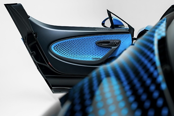 Dragonfly-inspired Bugatti W16 Mistral ‘Fly Bug’ Wears A Paint That Shifts Between Blue And Turquoise -autojosh