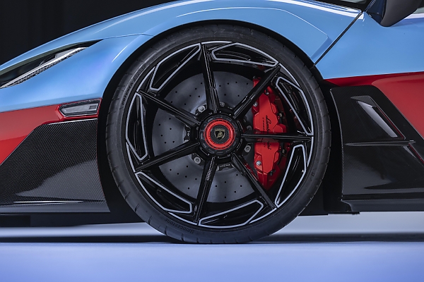 1,065-hp Fenomeno Roadster Arrives As Lamborghini’s Most Powerful Open-top Ever, Limited To Just 15 Units - autojosh