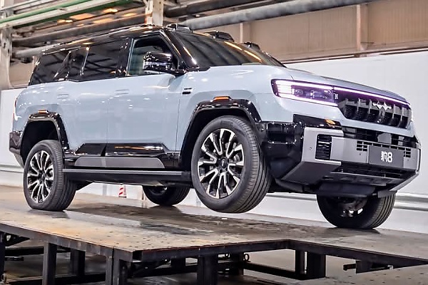 BYD Shows New Tech That Allows Leopard 8 SUV To Drive On 3 Wheels, Raise A Wheel For Tyre Change - autojosh