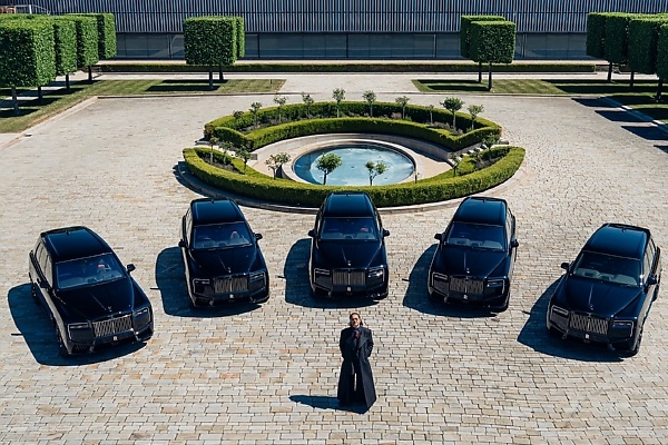 Rolls-Royce Black Badge Cullinan by Cyril Kongo Has A Cabin Hand-painted By World-renowned Artist - autojosh