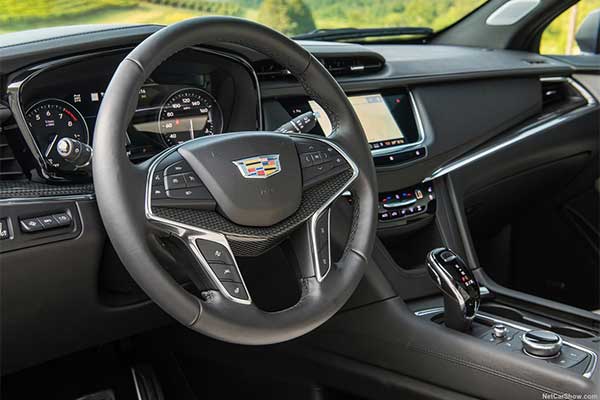 Cadillac Gives Its Ageing XT5 A Plug-In-Hybrid Lifeline