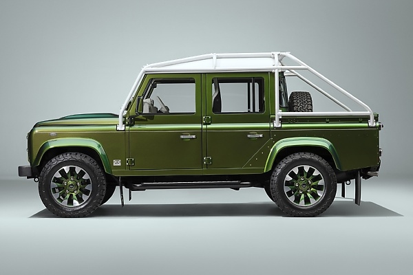 Four Remastered Defenders Get Color-Changing Finish That Flip Between Green, Purple And Gold - autojosh 