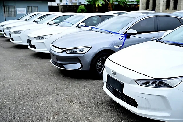 Democracy Day : Cross River Governor Rolls Out 36 Electric Vehicles For Permanent Secretaries - autojosh 