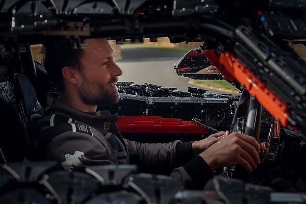 Lego And Koenigsegg Just Built The World’s Fastest Lego Car Powered By A V8 - autojosh 