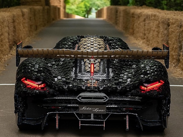 Lego And Koenigsegg Just Built The World’s Fastest Lego Car Powered By A V8 - autojosh 