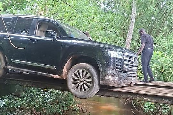 Liberian Senator’s Toyota Land Cruiser SUV Nearly Fell Into River After Its Tyres Slipped Off A Narrow Bridge - autojosh