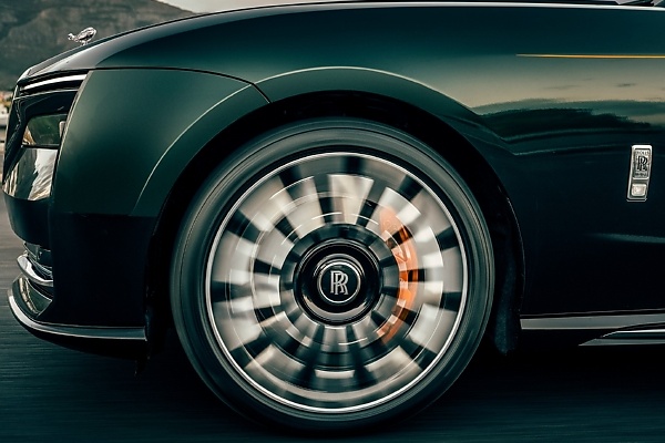 Photos : Refreshed Rolls-Royce Spectre Series II, Black Badge Spectre Series II - autojosh