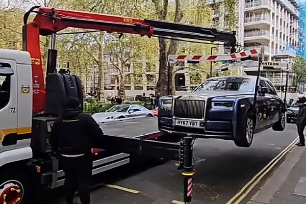 “UK No Be Naija” : N1.5 Billion Rolls-Royce Phantom 8 Impounded For Parking Offence In The UK - autojosh 