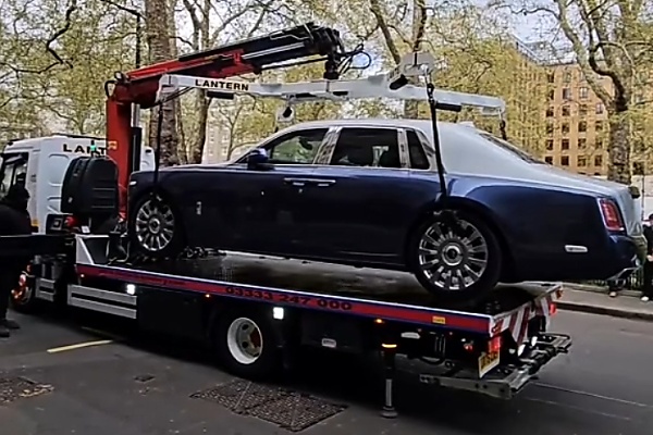 “UK No Be Naija” : N1.5 Billion Rolls-Royce Phantom 8 Impounded For Parking Offence In The UK - autojosh 