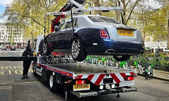 “UK No Be Naija” : N1.5 Billion Rolls-Royce Phantom 8 Impounded For Parking Offence In The UK - autojosh