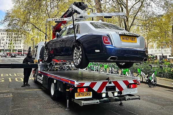“UK No Be Naija” : N1.5 Billion Rolls-Royce Phantom 8 Impounded For Parking Offence In The UK - autojosh