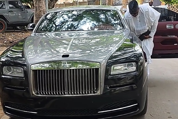 Lawless : Wike’s Aide Slams Dino Melaye For Driving A Rolls-Royce Without Front Number Plate - autojosh