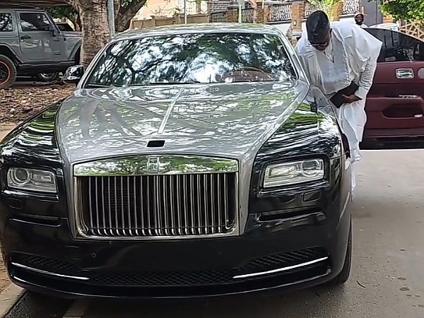 Lawless : Wike’s Aide Slams Dino Melaye For Driving A Rolls-Royce Without Front Number Plate - autojosh 