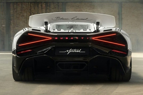 Bugatti Unveils One-off W16 Mistral ‘Blanc Éternel’ Made From White Porcelain - autojosh 