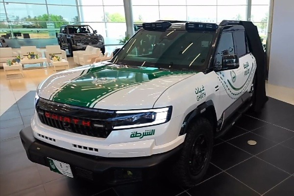 Dubai Police Unveils 2nd-Gen AI-Powered ‘Ghiath’ Smart Patrol Based On Denza B8 Hybrid SUV - autojosh