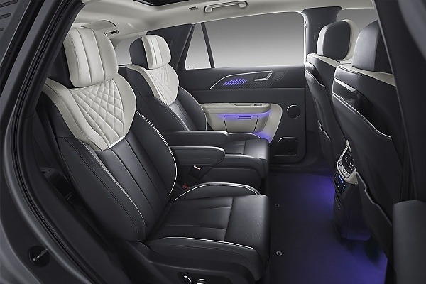 Hongqi E-HS9 Luxury SUV Spotted On The Nigerian Road As Premium Chinese Cars Take Over - autojosh