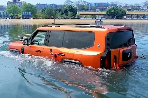 Built To Drive Across A Lake : Dreaded Lagos Flood Is No Match To Jetour G700 ‘Ark Edition’ SUV - autojosh 