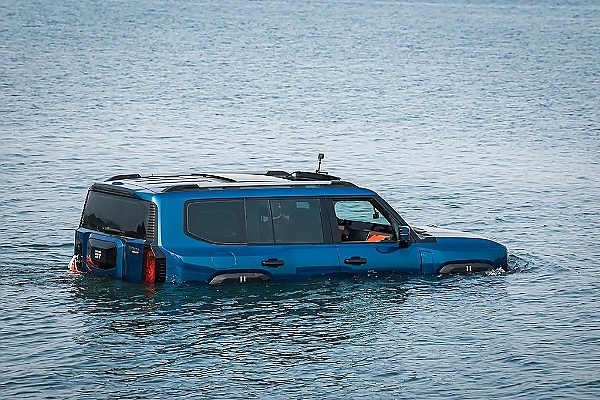 Built To Drive Across A Lake : Dreaded Lagos Flood Is No Match To Jetour G700 ‘Ark Edition’ SUV - autojosh 