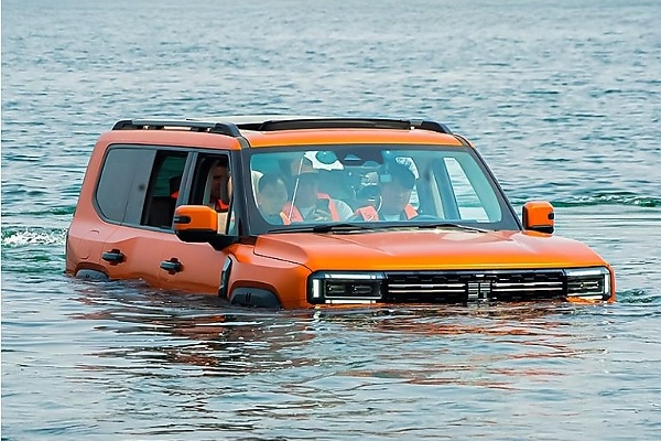 Built To Drive Across A Lake : Dreaded Lagos Flood Is No Match To Jetour G700 ‘Ark Edition’ SUV - autojosh