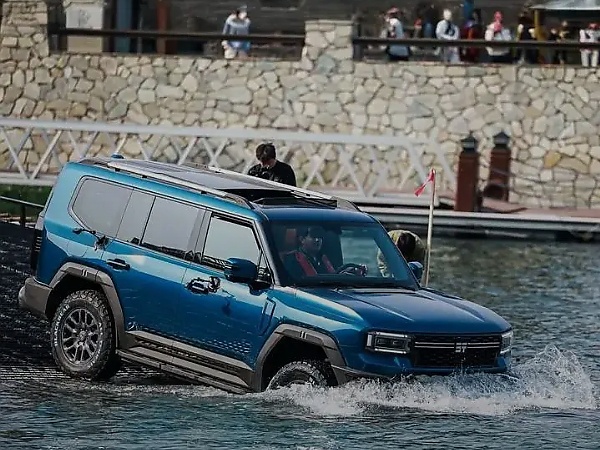 Built To Drive Across A Lake : Dreaded Lagos Flood Is No Match To Jetour G700 ‘Ark Edition’ SUV - autojosh 