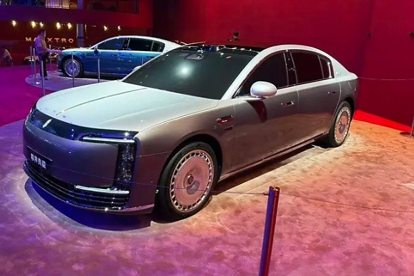 Following Early Success Against Maybach, Huawei’s Maextro Debuts ‘Grand Design’ Variant Of S800 - autojosh
