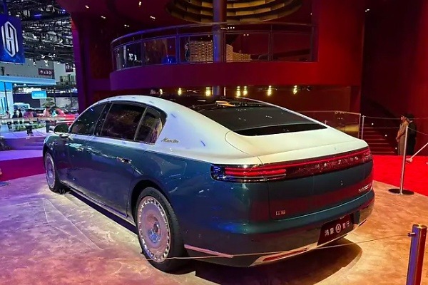 Following Early Success Against Maybach, Huawei’s Maextro Debuts ‘Grand Design’ Variant Of S800 - autojosh 