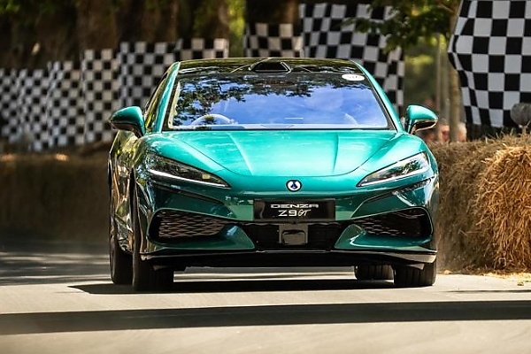 Speed & Smoke: The Best Photos From The 2026 Goodwood Hill Climb - autojosh 