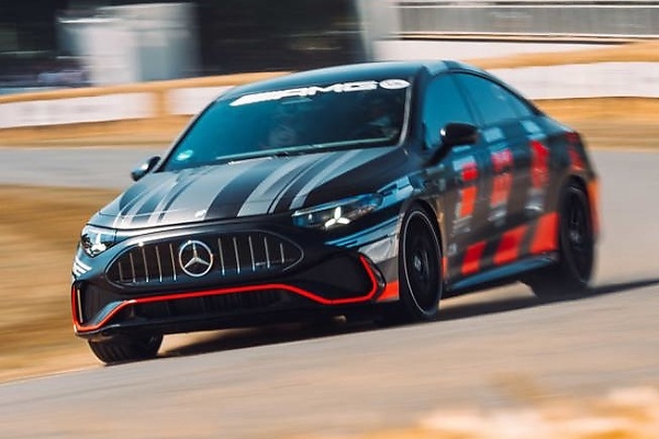 Speed & Smoke: The Best Photos From The 2026 Goodwood Hill Climb - autojosh 