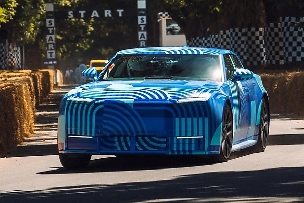 Speed & Smoke: The Best Photos From The 2026 Goodwood Hill Climb - autojosh 