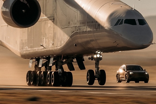 Didn’t Blow Off: How The Porsche Cayenne Kept Pace Under The World’s Largest Aircraft - autojosh