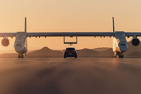 Didn’t Blow Off: How The Porsche Cayenne Kept Pace Under The World’s Largest Aircraft - autojosh